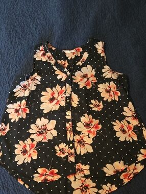 Maurices Black Sleeveless Floral Button-Front Camisole